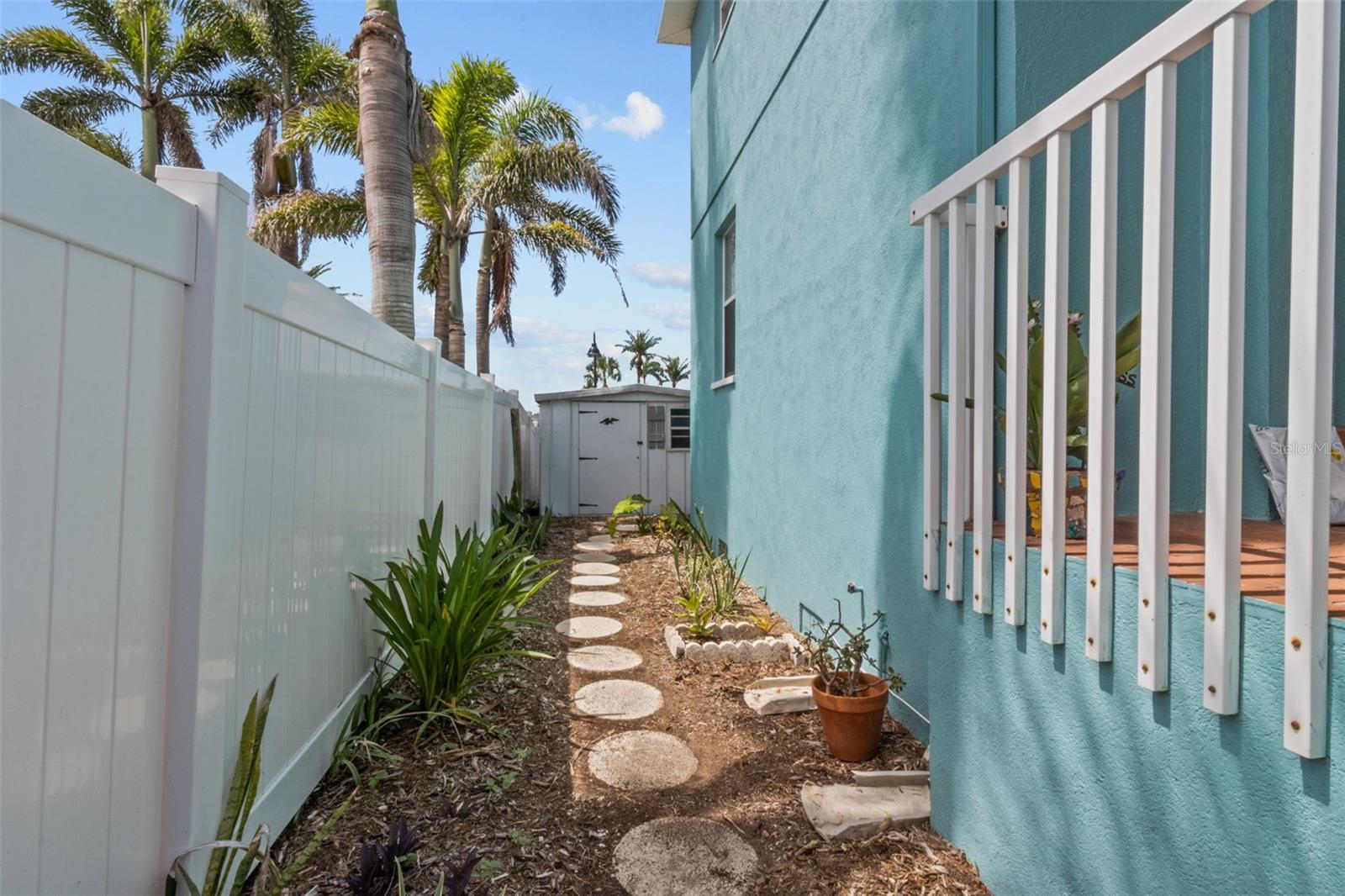 Image 4 of 55 For 7950 Causeway Boulevard N