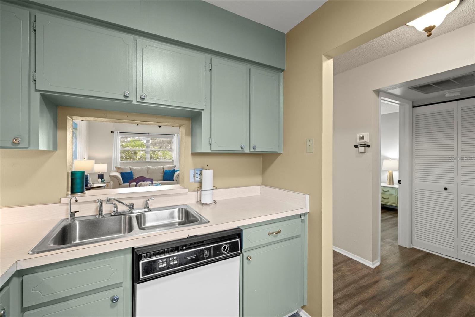 Listing photo id 9 for 1701 Pinehurst Road 18d