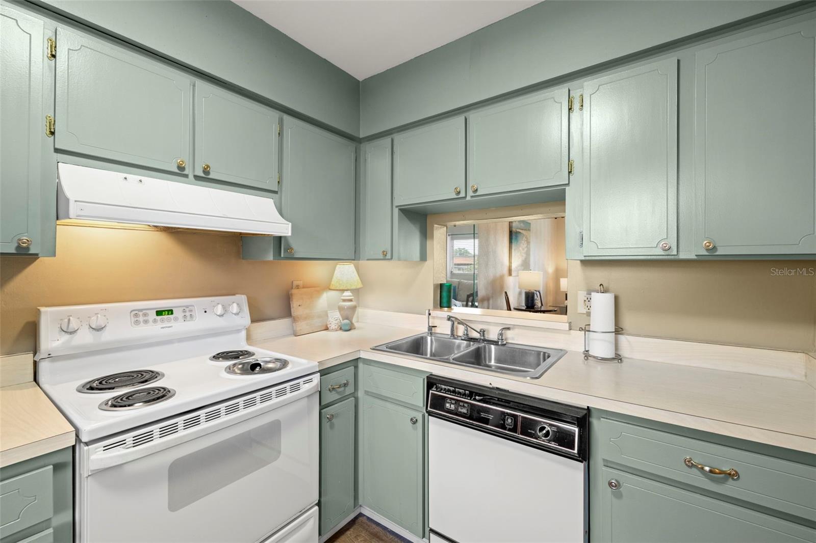 Listing photo id 10 for 1701 Pinehurst Road 18d