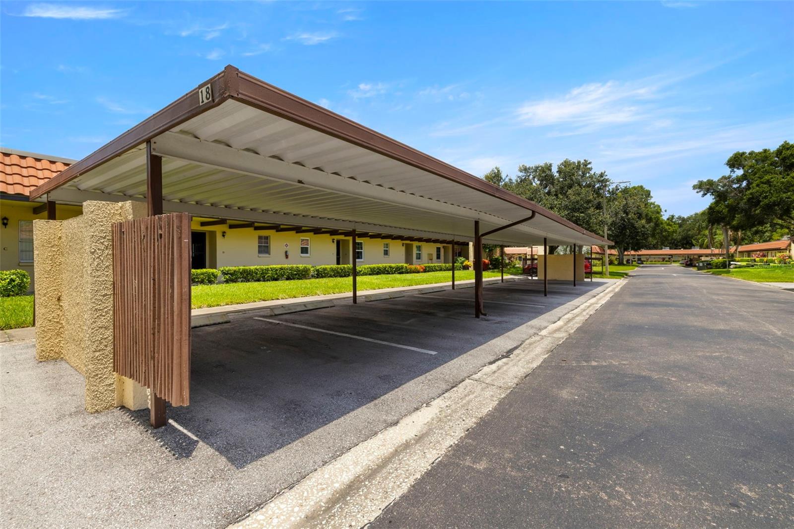 Listing photo id 22 for 1701 Pinehurst Road 18d