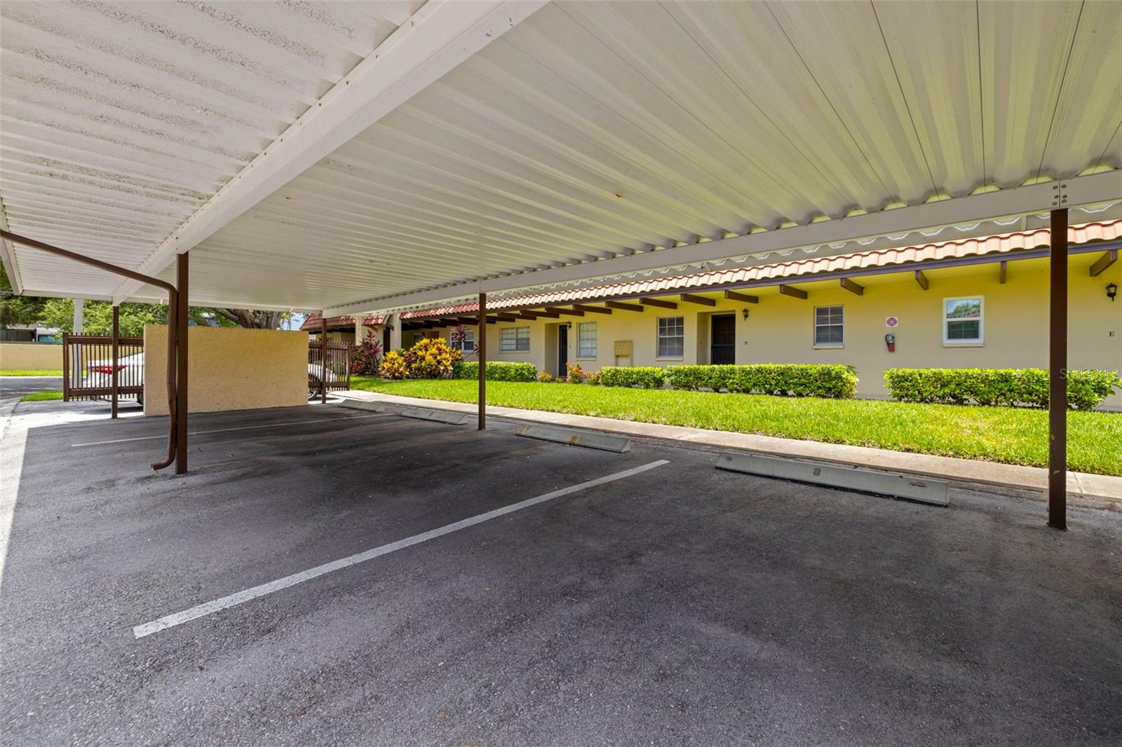 Listing photo id 23 for 1701 Pinehurst Road 18d