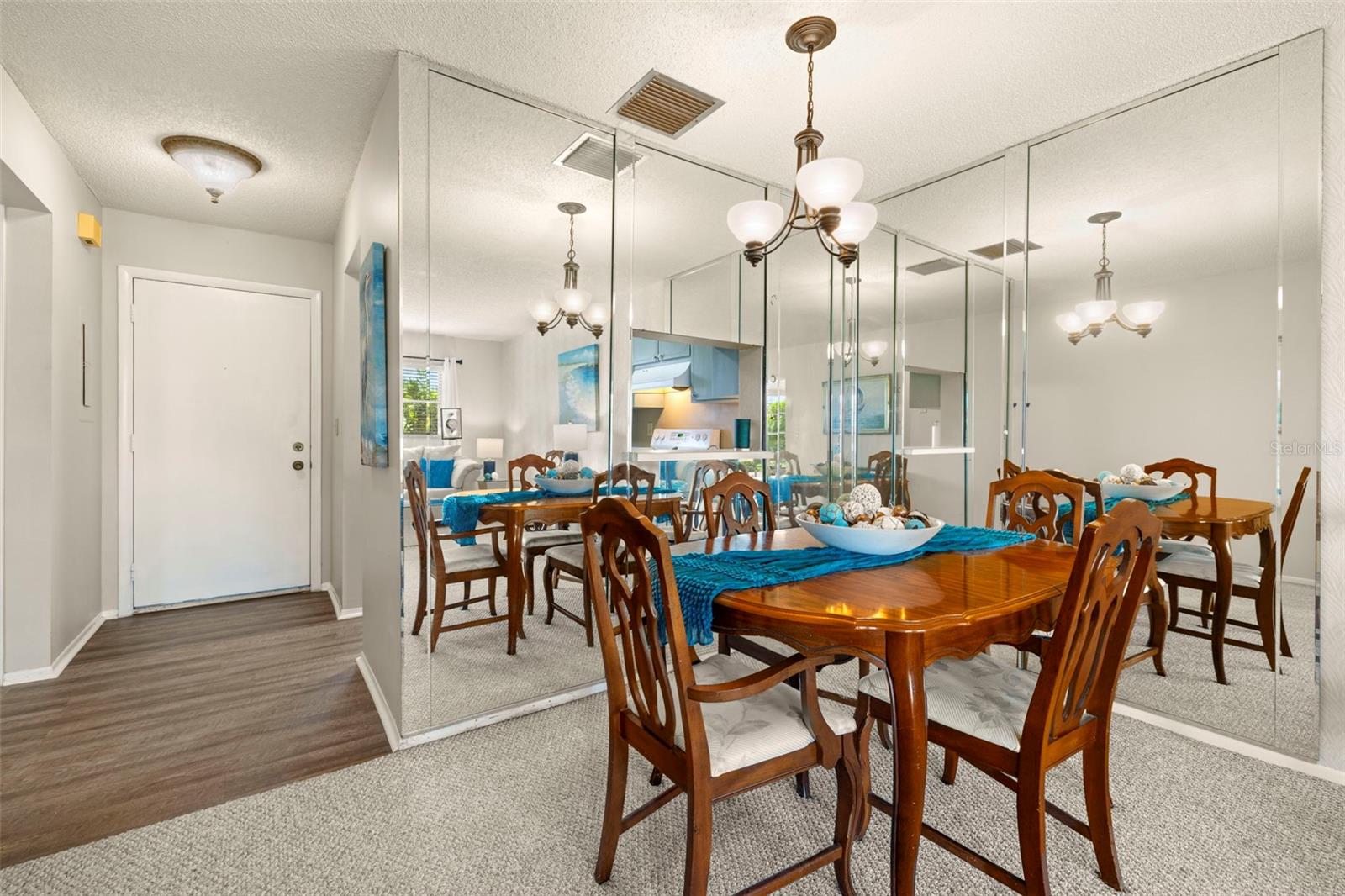 Listing photo id 5 for 1701 Pinehurst Road 18d