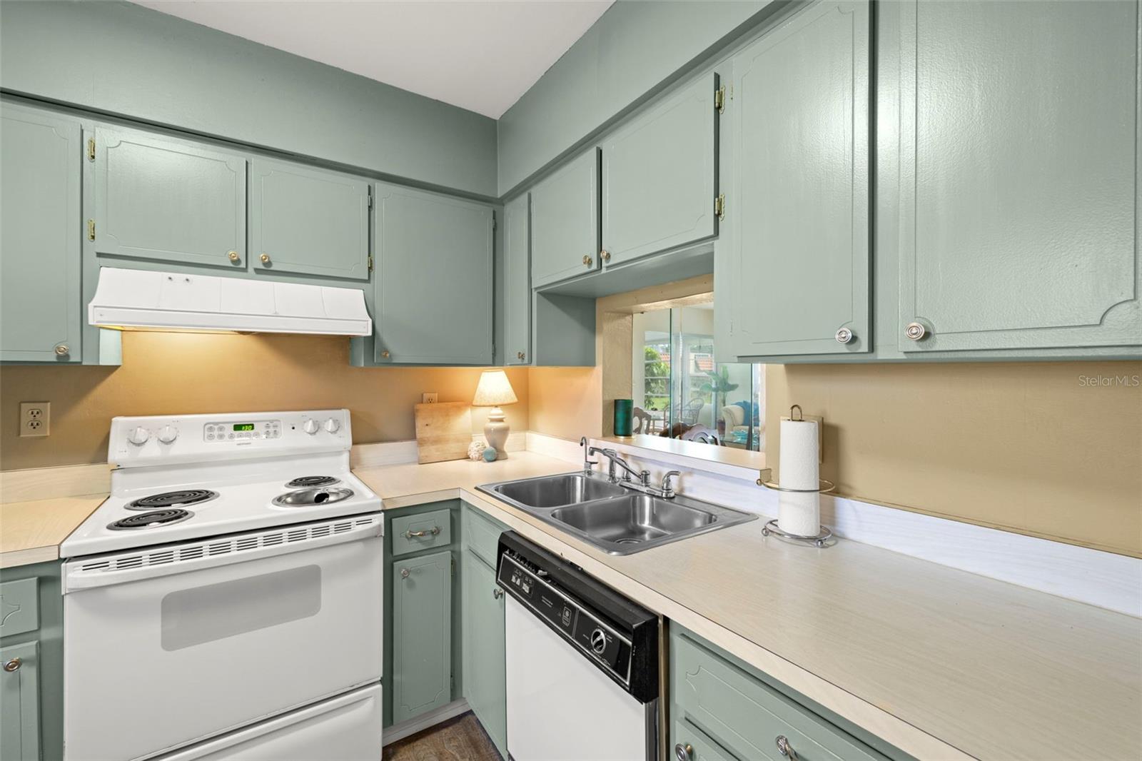 Listing photo id 7 for 1701 Pinehurst Road 18d