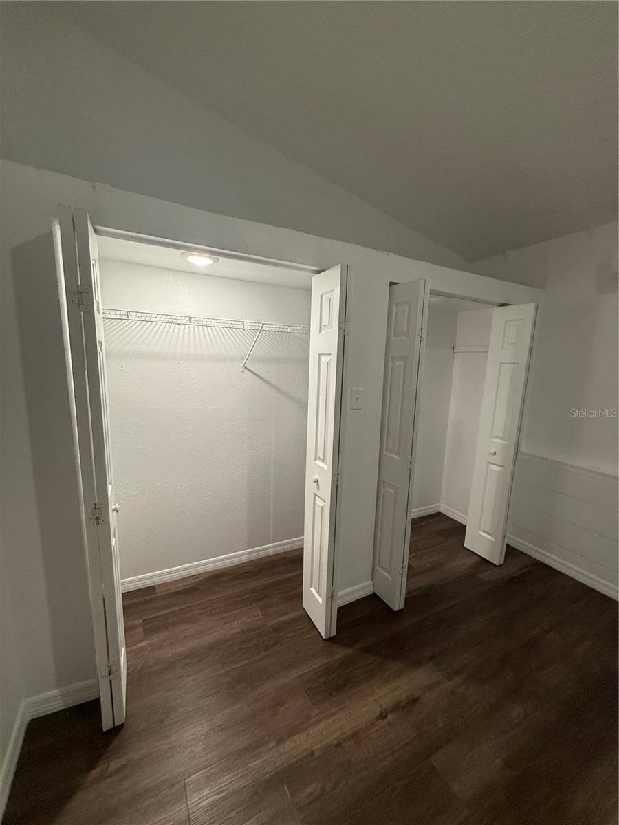 Listing photo id 4 for 8708 Edison Avenue B