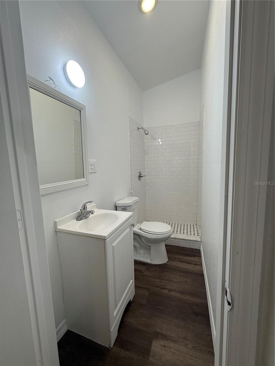 Listing photo id 5 for 8708 Edison Avenue B