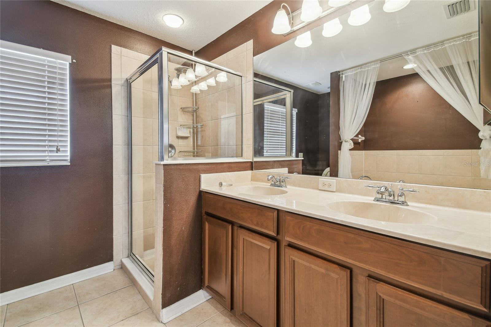 Image 18 of 38 For 10343 Avelar Ridge Drive