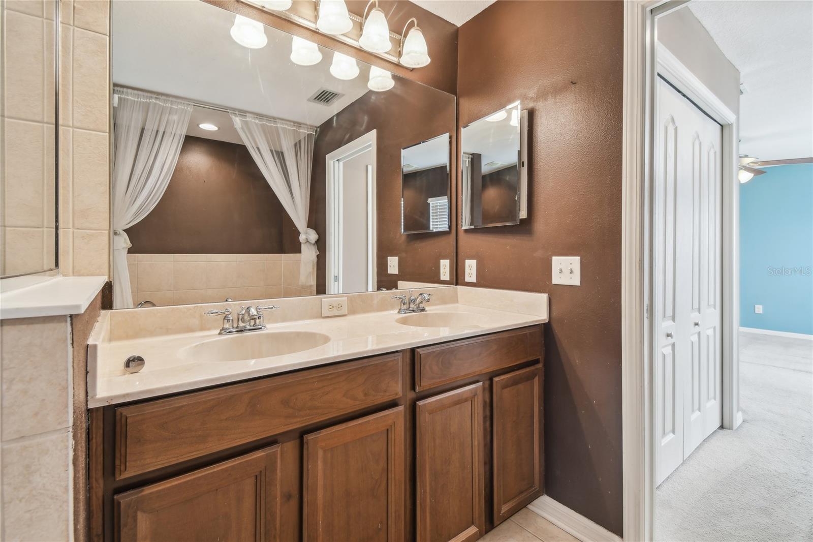 Image 22 of 38 For 10343 Avelar Ridge Drive