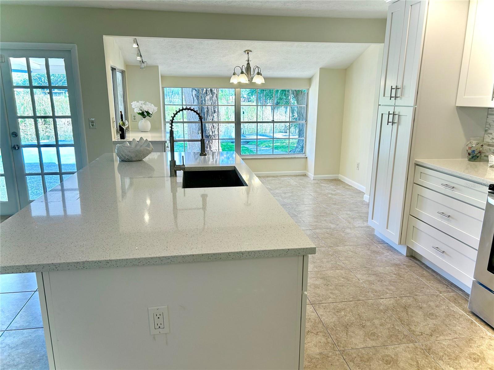 Listing photo id 8 for 17017 Paula Lane