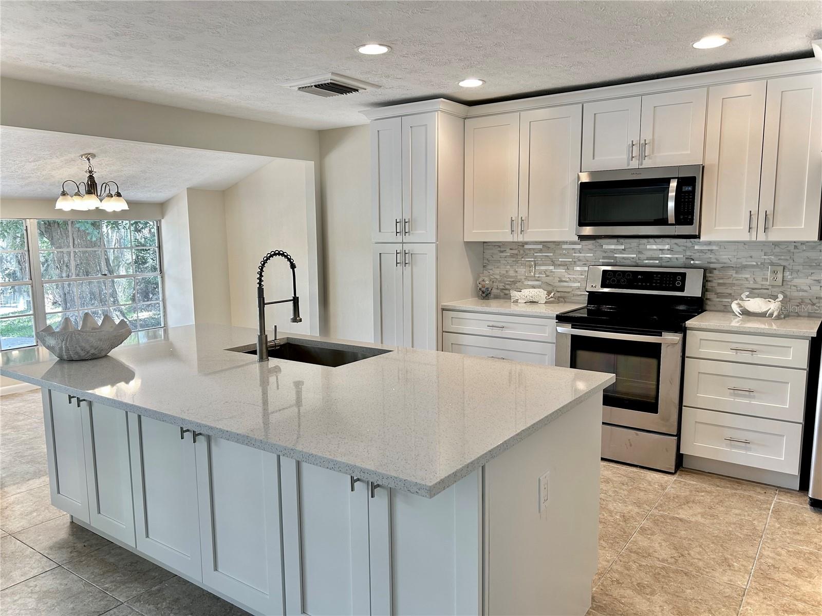 Listing photo id 9 for 17017 Paula Lane