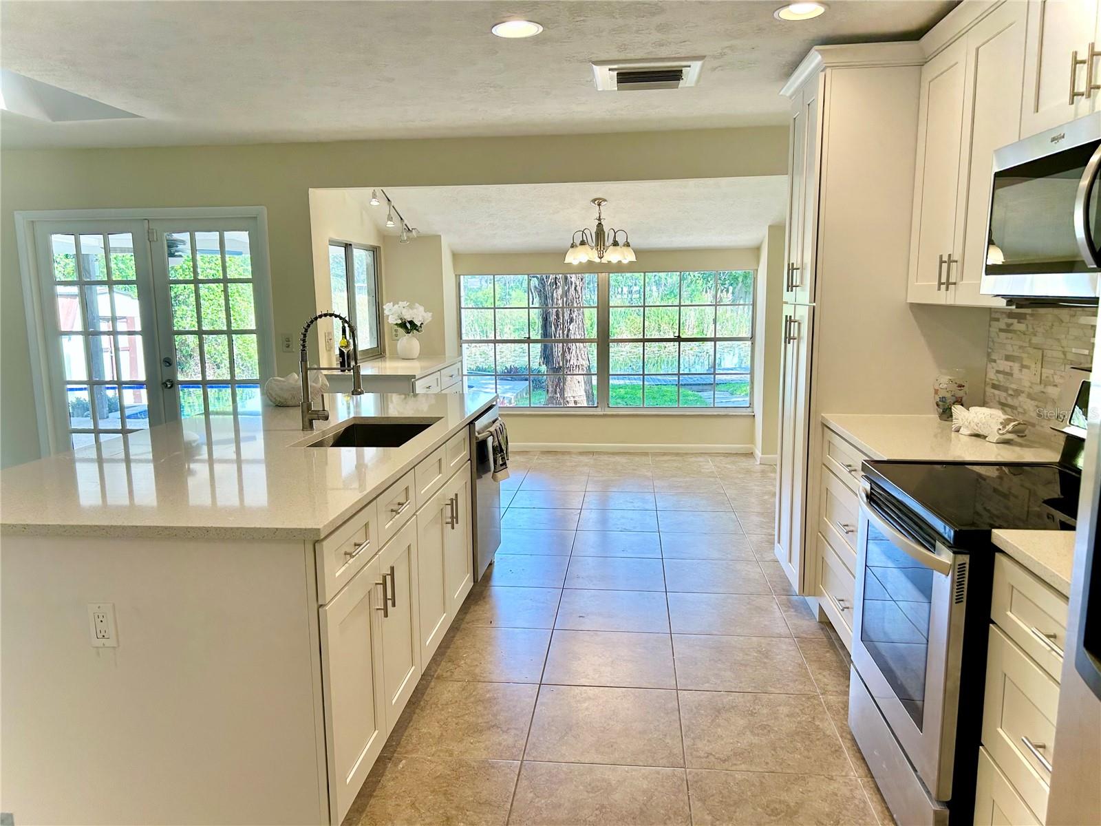 Listing photo id 10 for 17017 Paula Lane