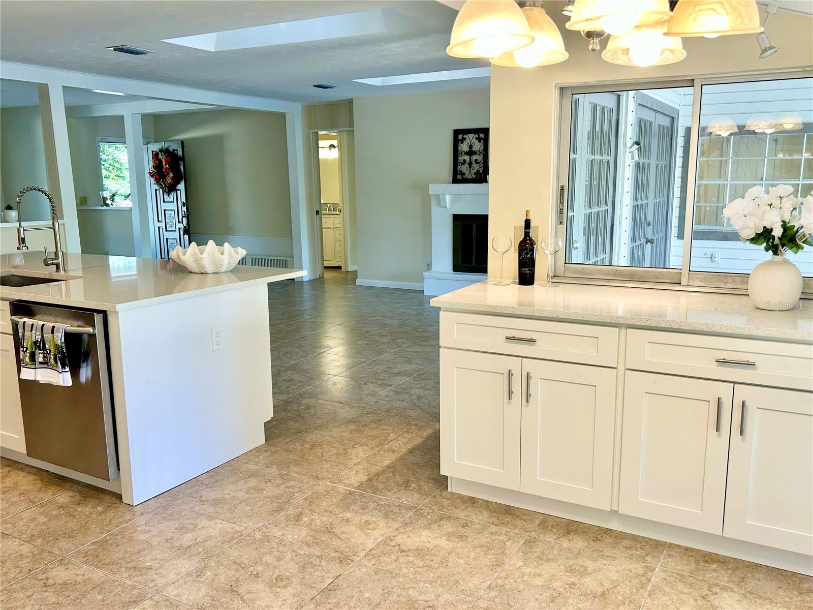 Listing photo id 12 for 17017 Paula Lane