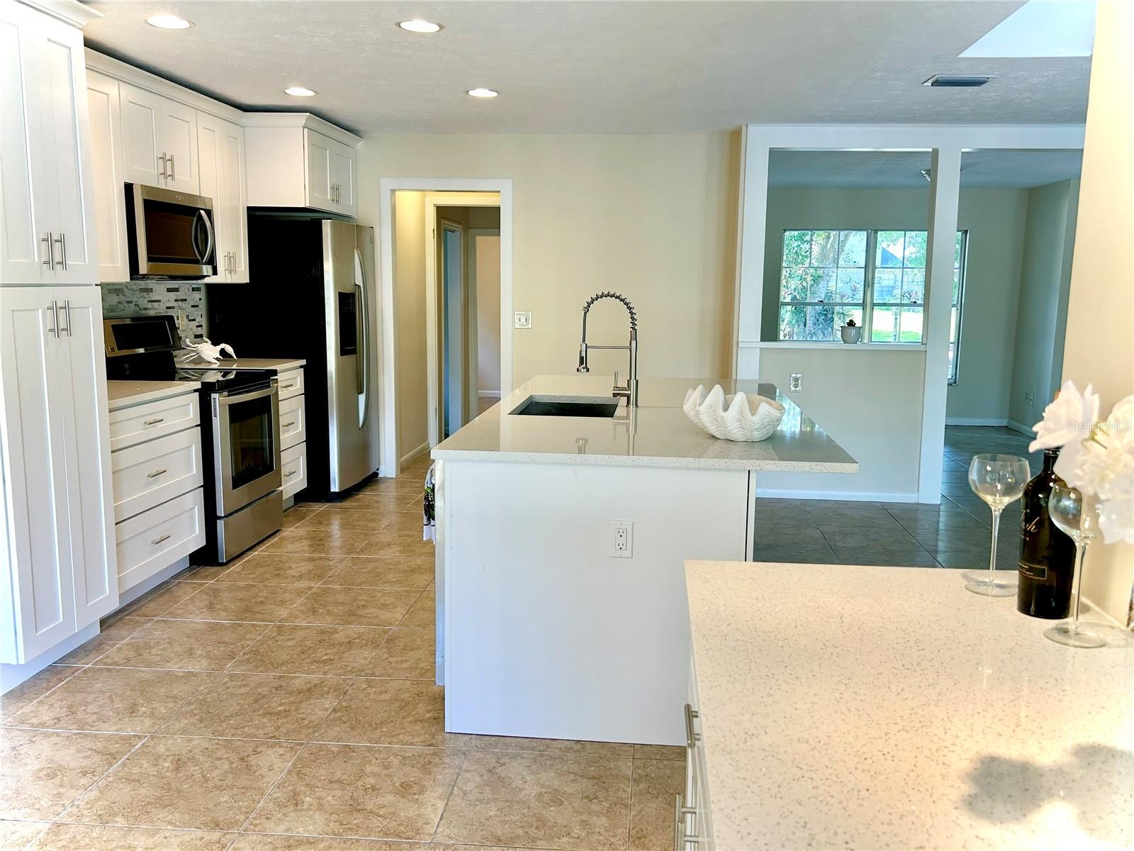 Listing photo id 14 for 17017 Paula Lane