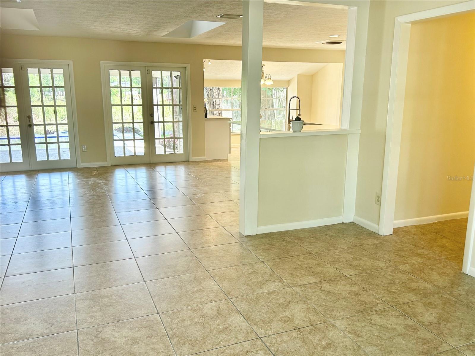 Listing photo id 16 for 17017 Paula Lane