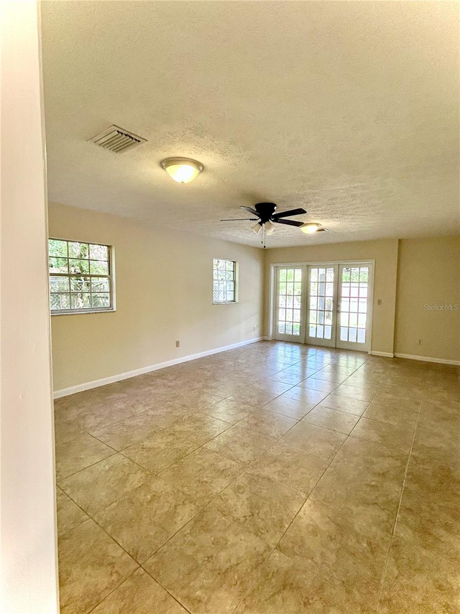 Listing photo id 19 for 17017 Paula Lane