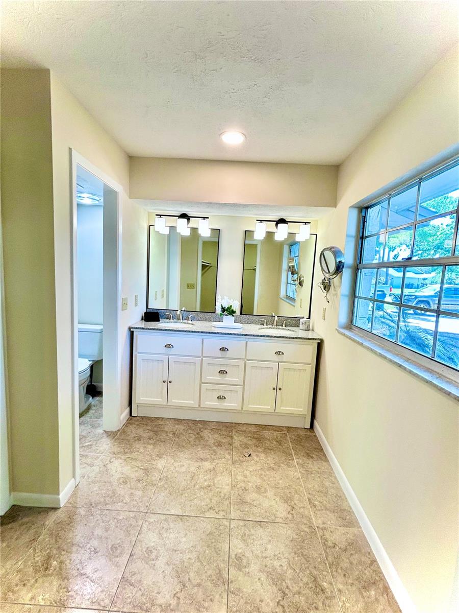 Listing photo id 20 for 17017 Paula Lane
