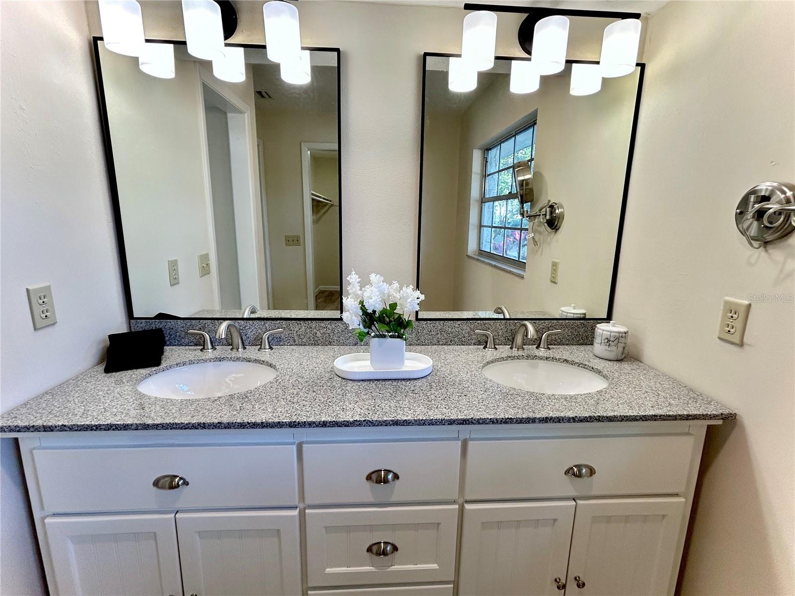 Listing photo id 21 for 17017 Paula Lane