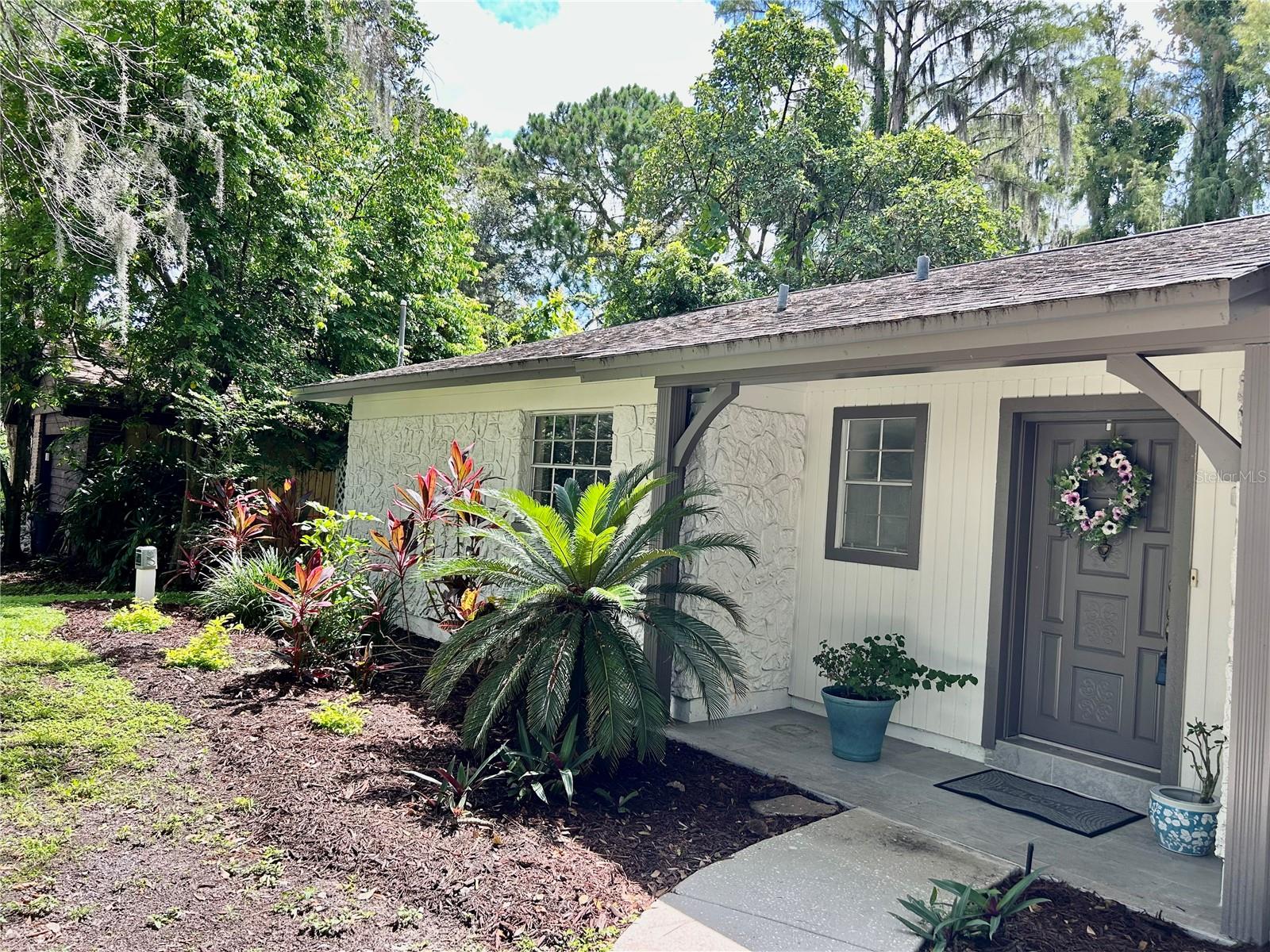 Listing photo id 2 for 17017 Paula Lane