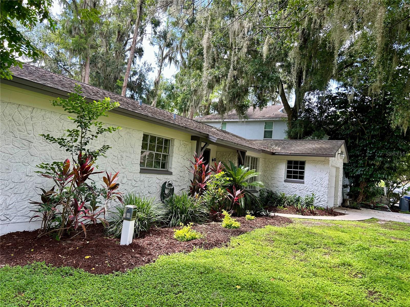 Listing photo id 3 for 17017 Paula Lane