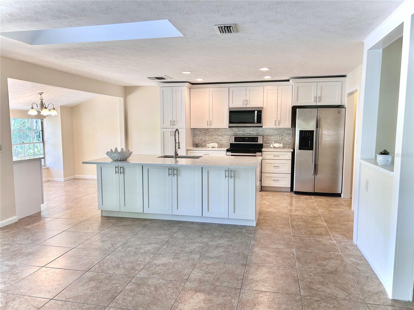 Listing photo id 7 for 17017 Paula Lane