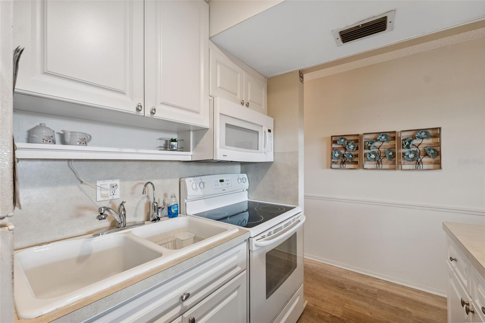 Image 15 of 48 For 8567 Gulf Boulevard 19n