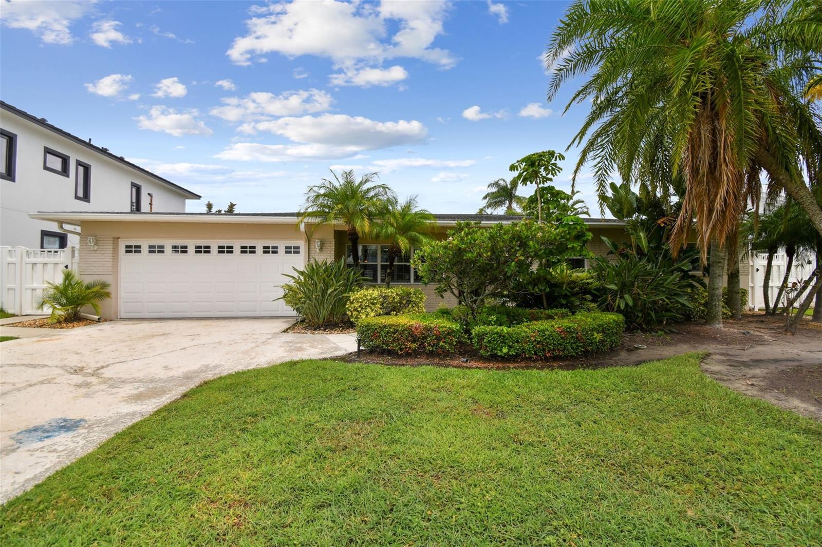 Image 2 of 35 For 3921 Eden Roc Circle