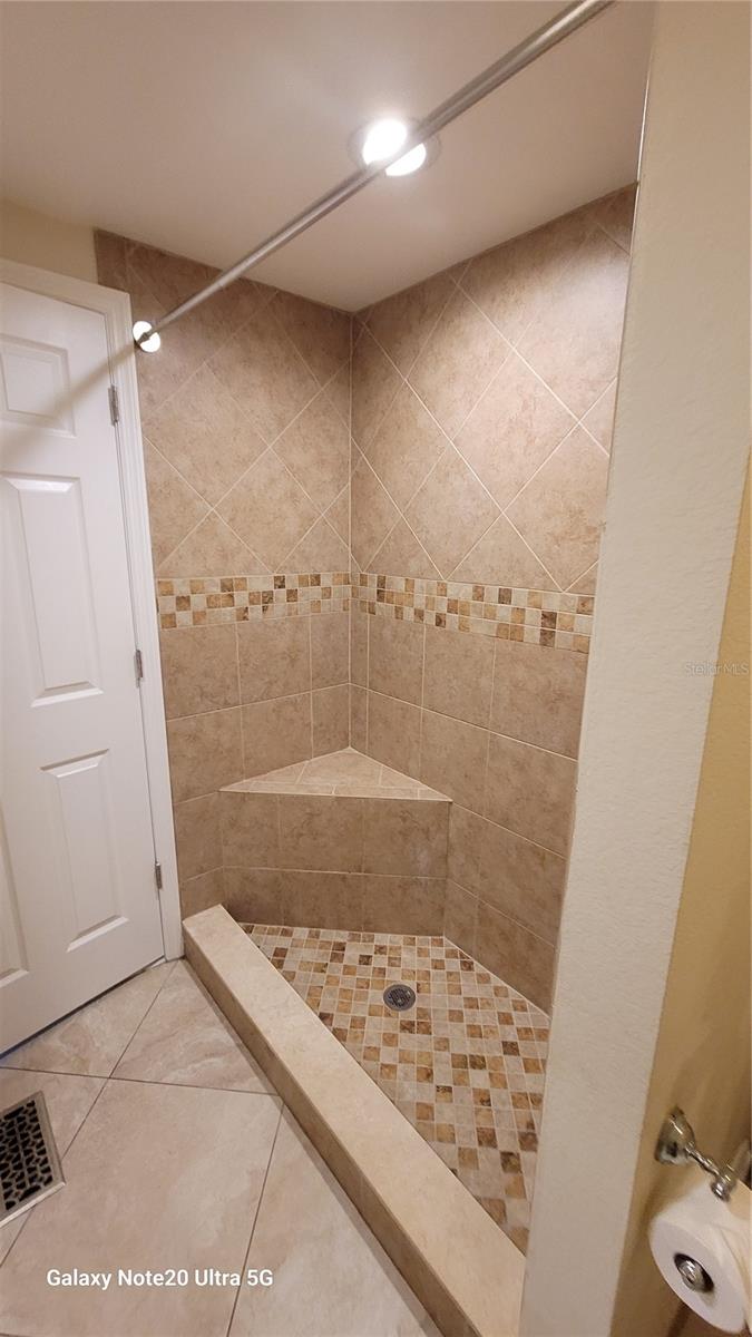 Listing photo id 14 for 11324 Bruin Drive