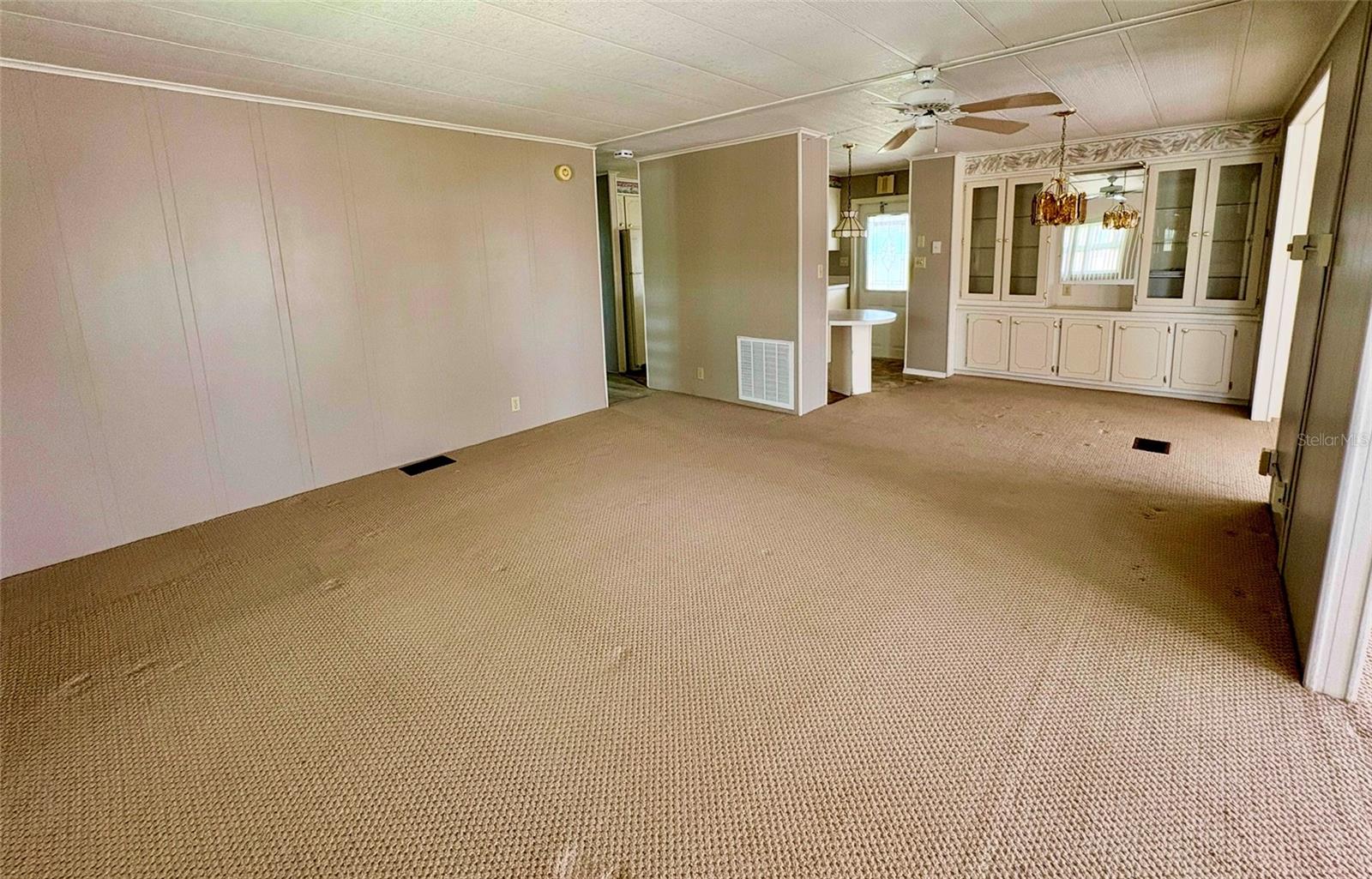 Listing photo id 8 for 161 Hickory Gate Drive
