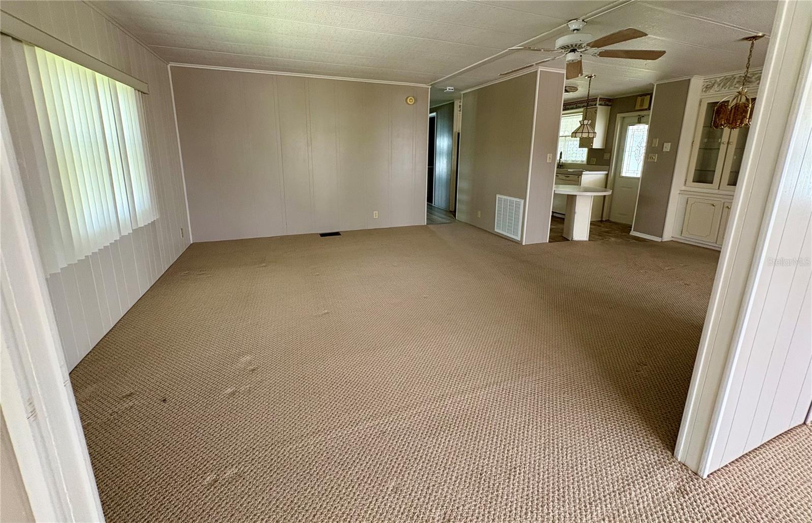Listing photo id 9 for 161 Hickory Gate Drive