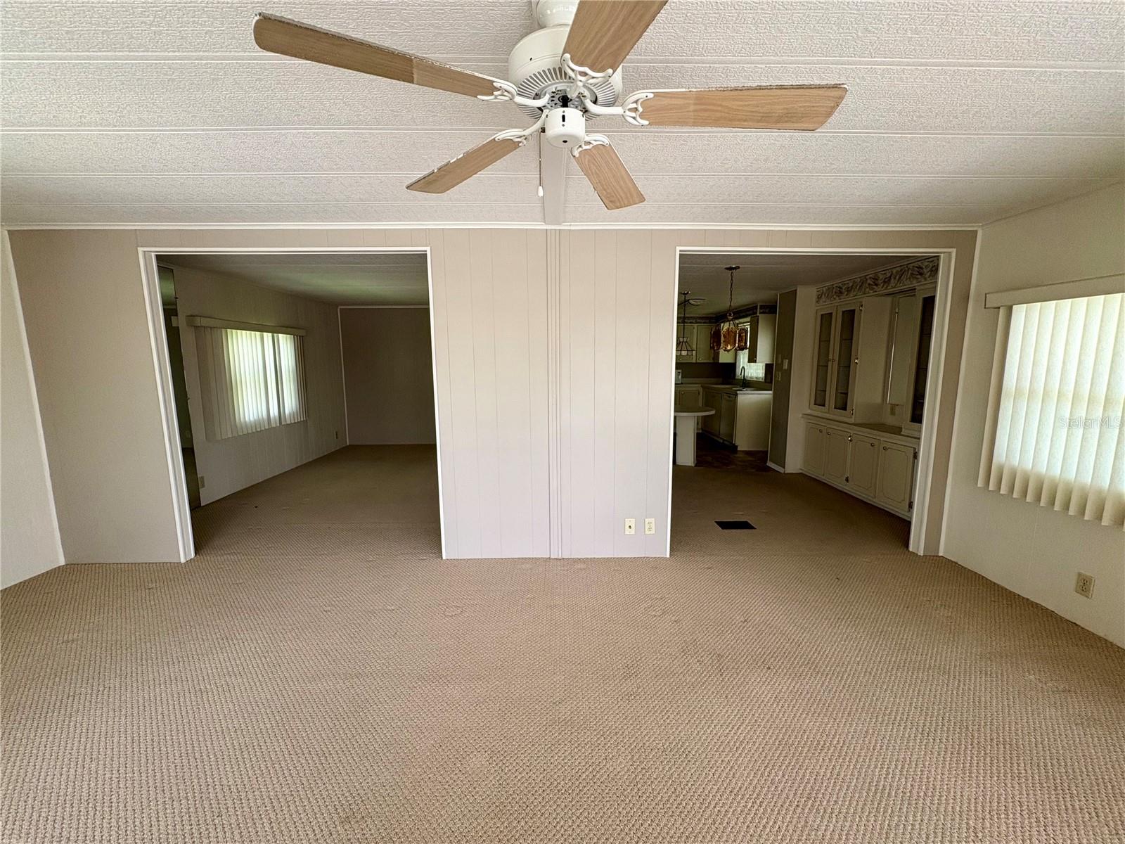 Listing photo id 10 for 161 Hickory Gate Drive