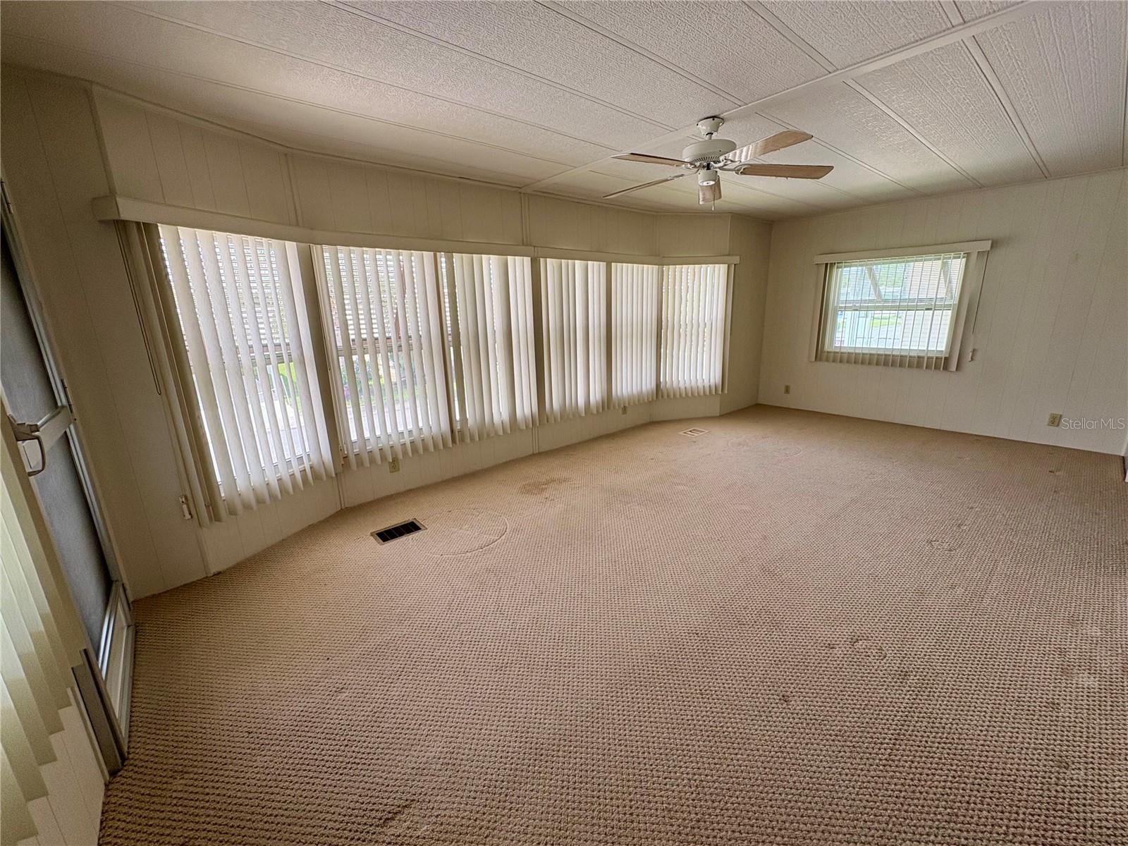 Listing photo id 11 for 161 Hickory Gate Drive