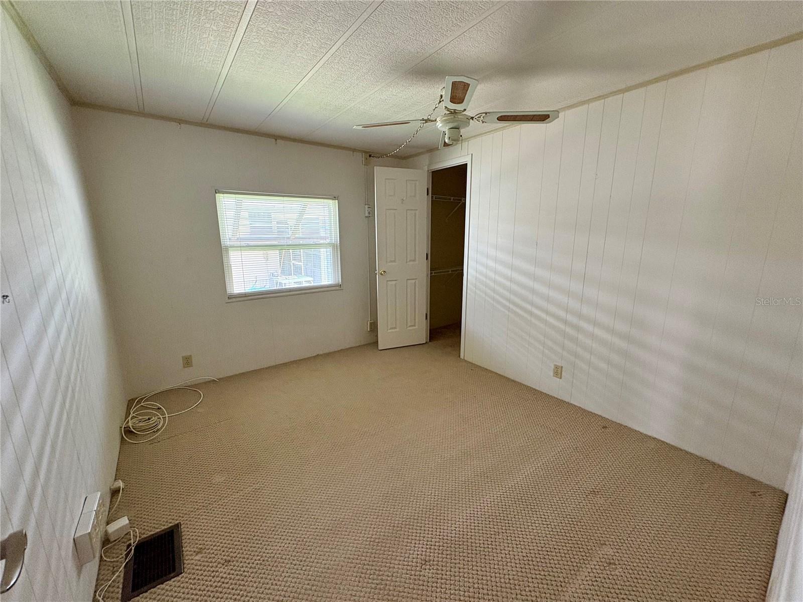Listing photo id 15 for 161 Hickory Gate Drive