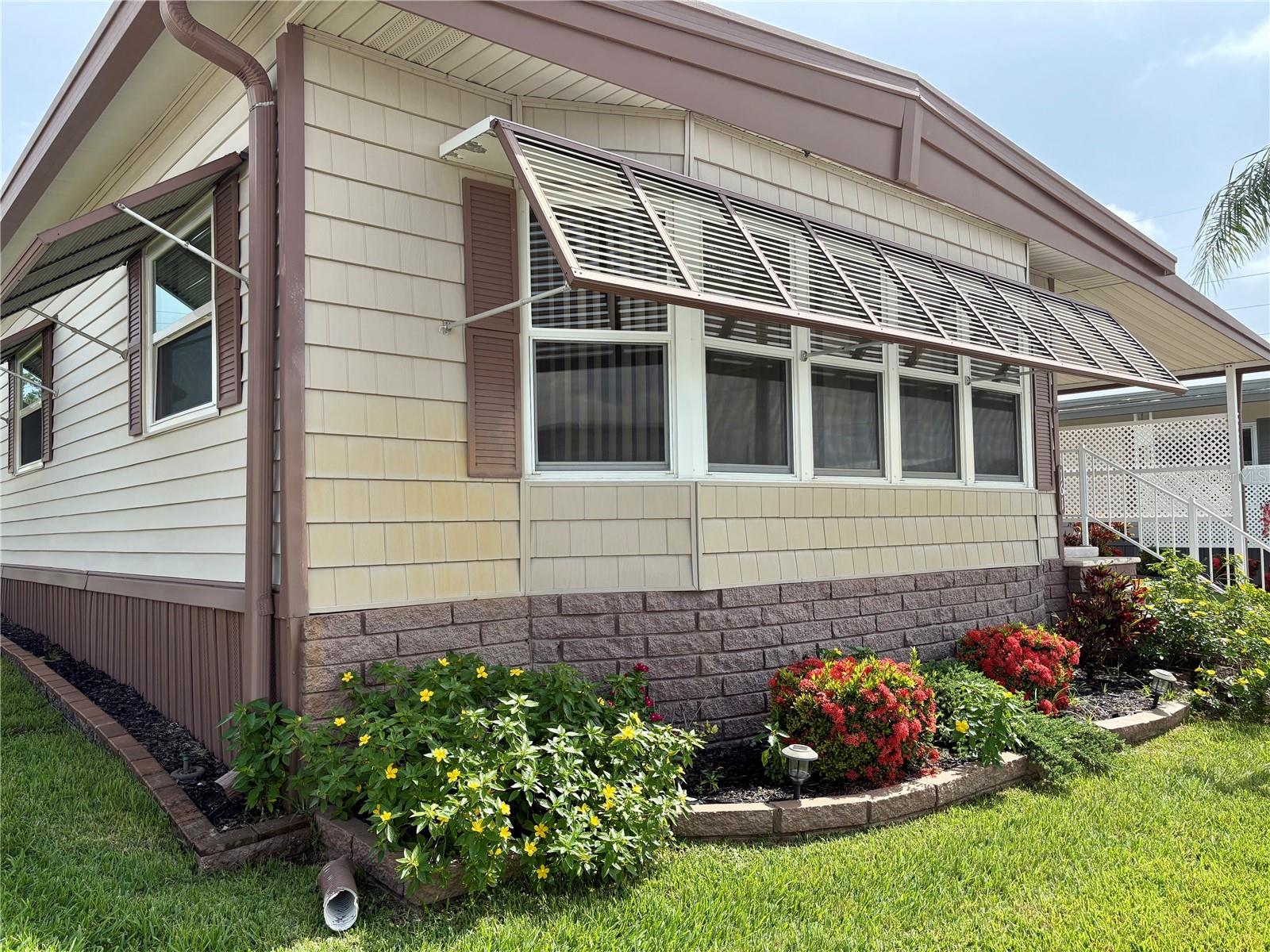 Listing photo id 0 for 161 Hickory Gate Drive