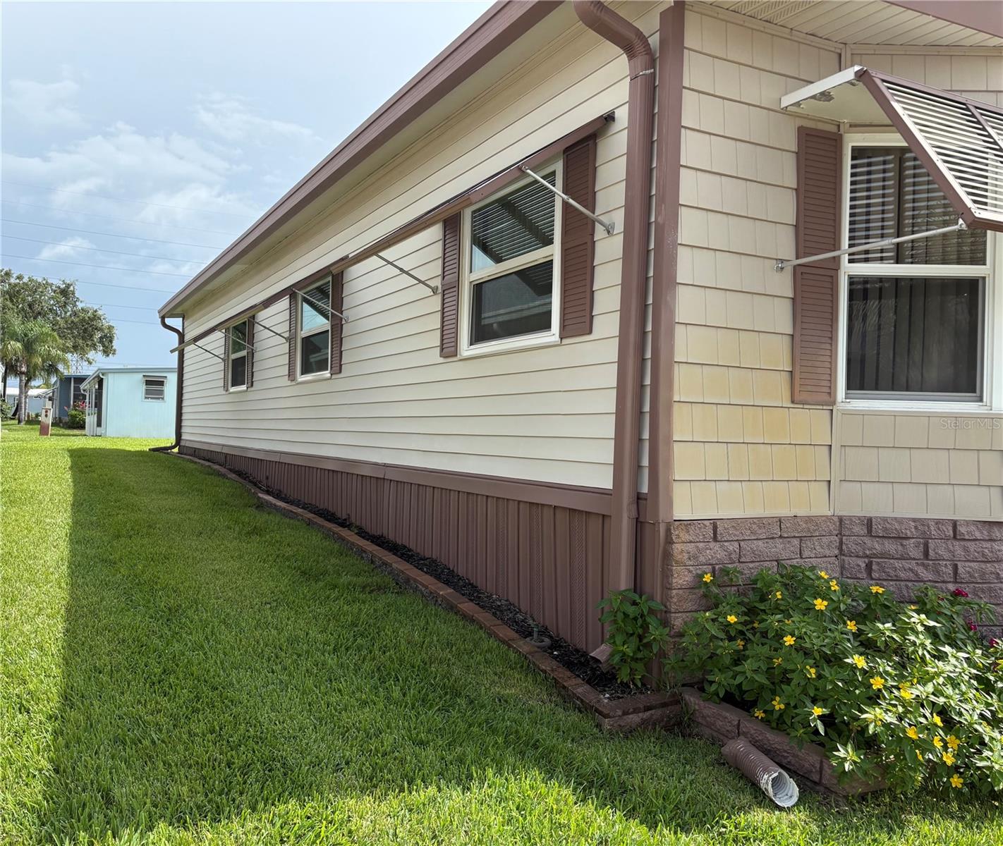 Listing photo id 1 for 161 Hickory Gate Drive