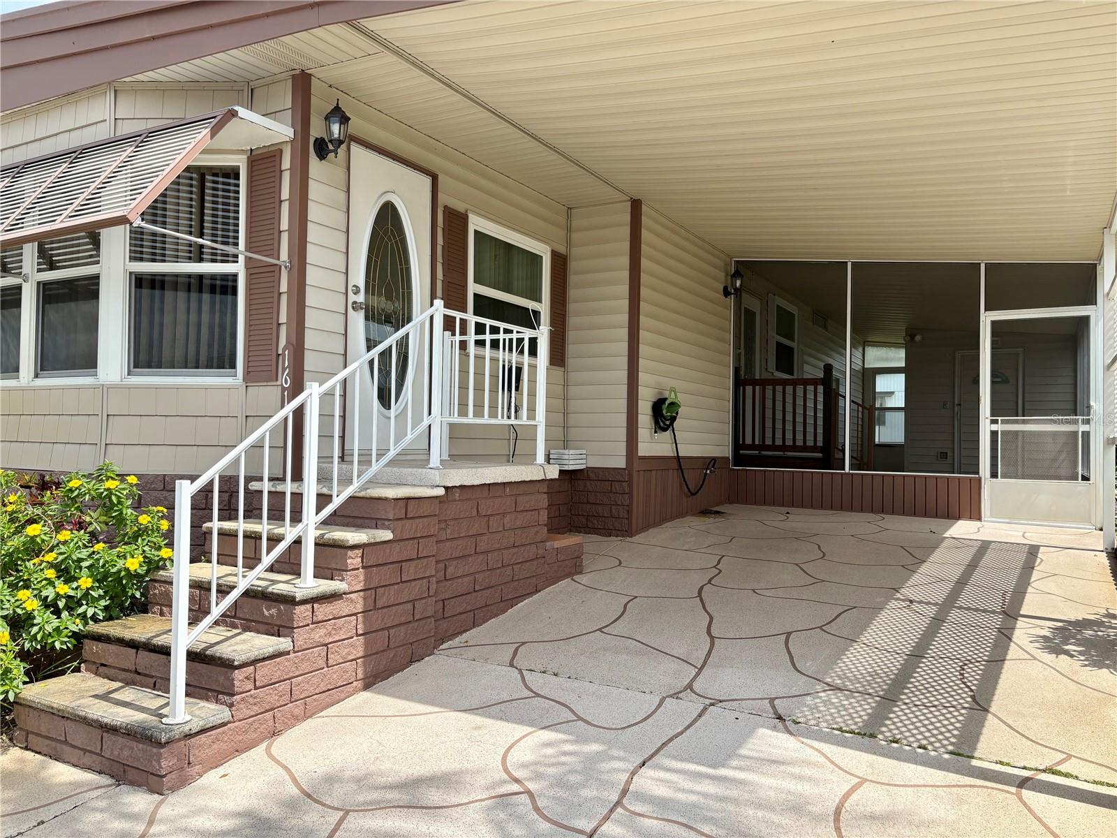 Listing photo id 2 for 161 Hickory Gate Drive
