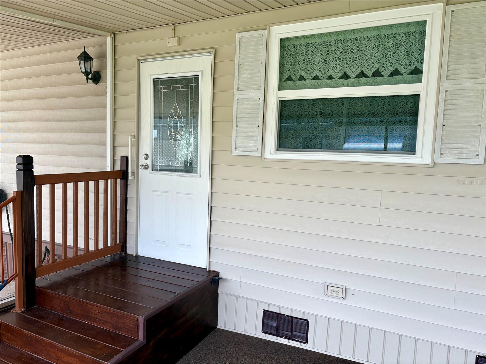 Listing photo id 3 for 161 Hickory Gate Drive