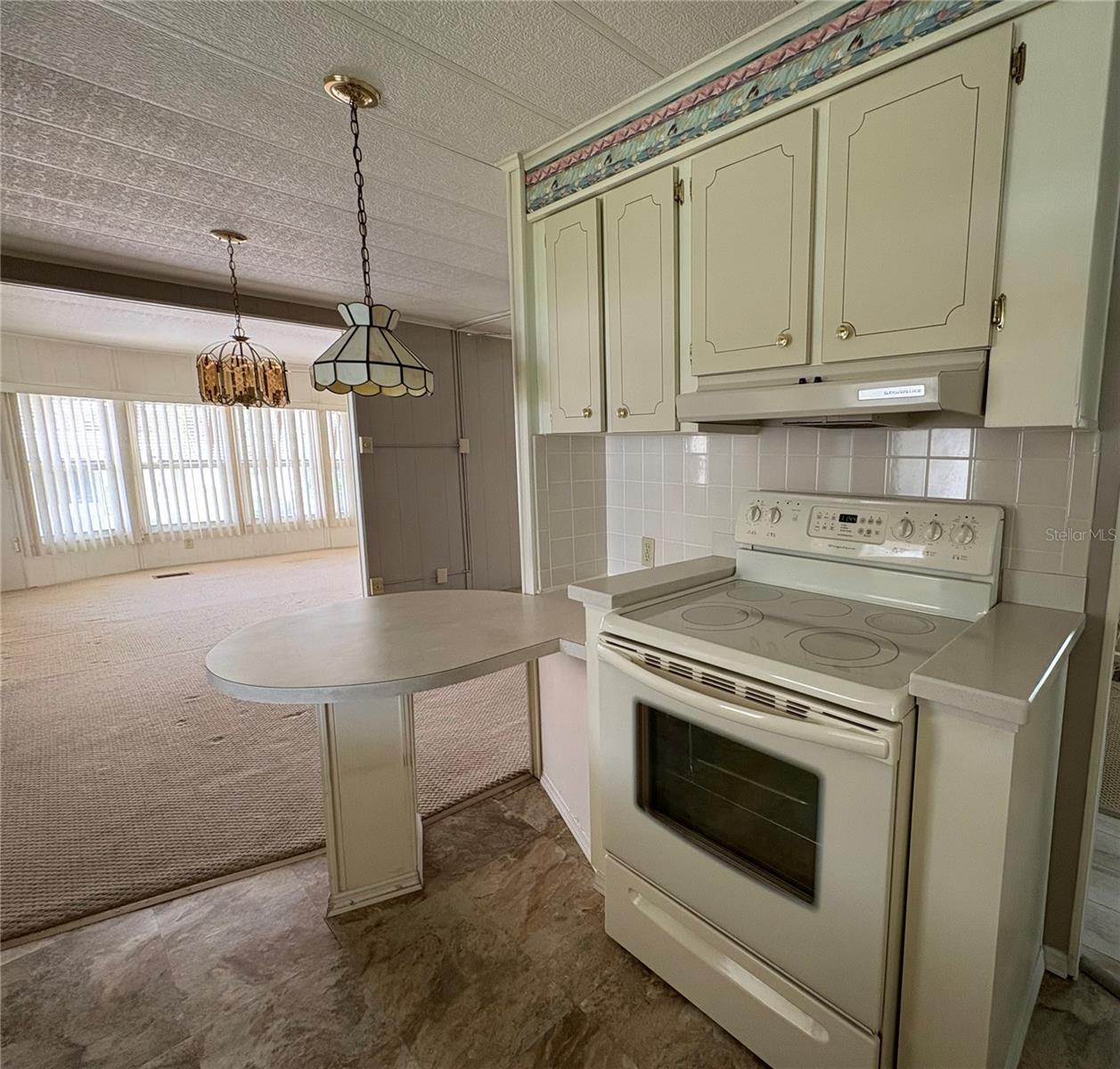 Listing photo id 6 for 161 Hickory Gate Drive