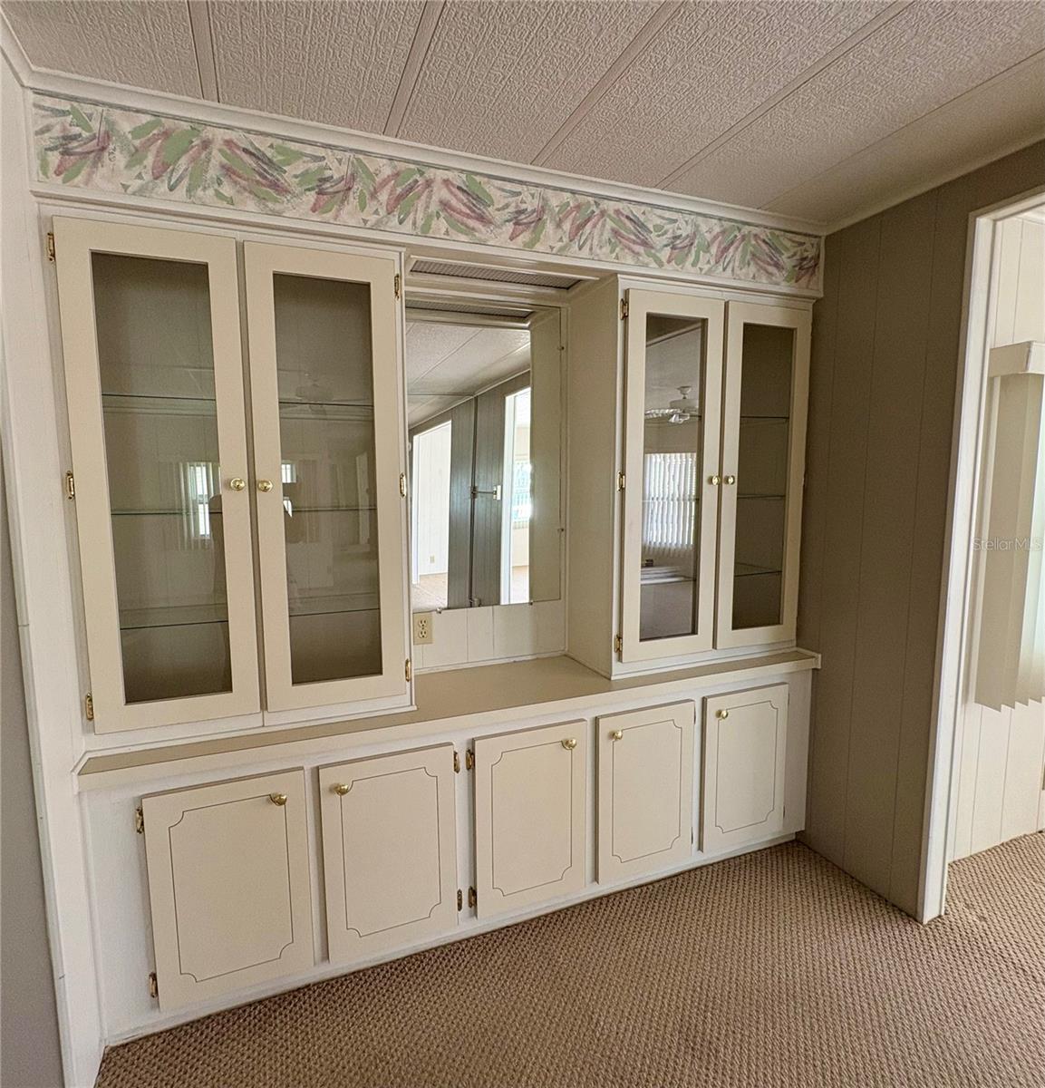 Listing photo id 7 for 161 Hickory Gate Drive