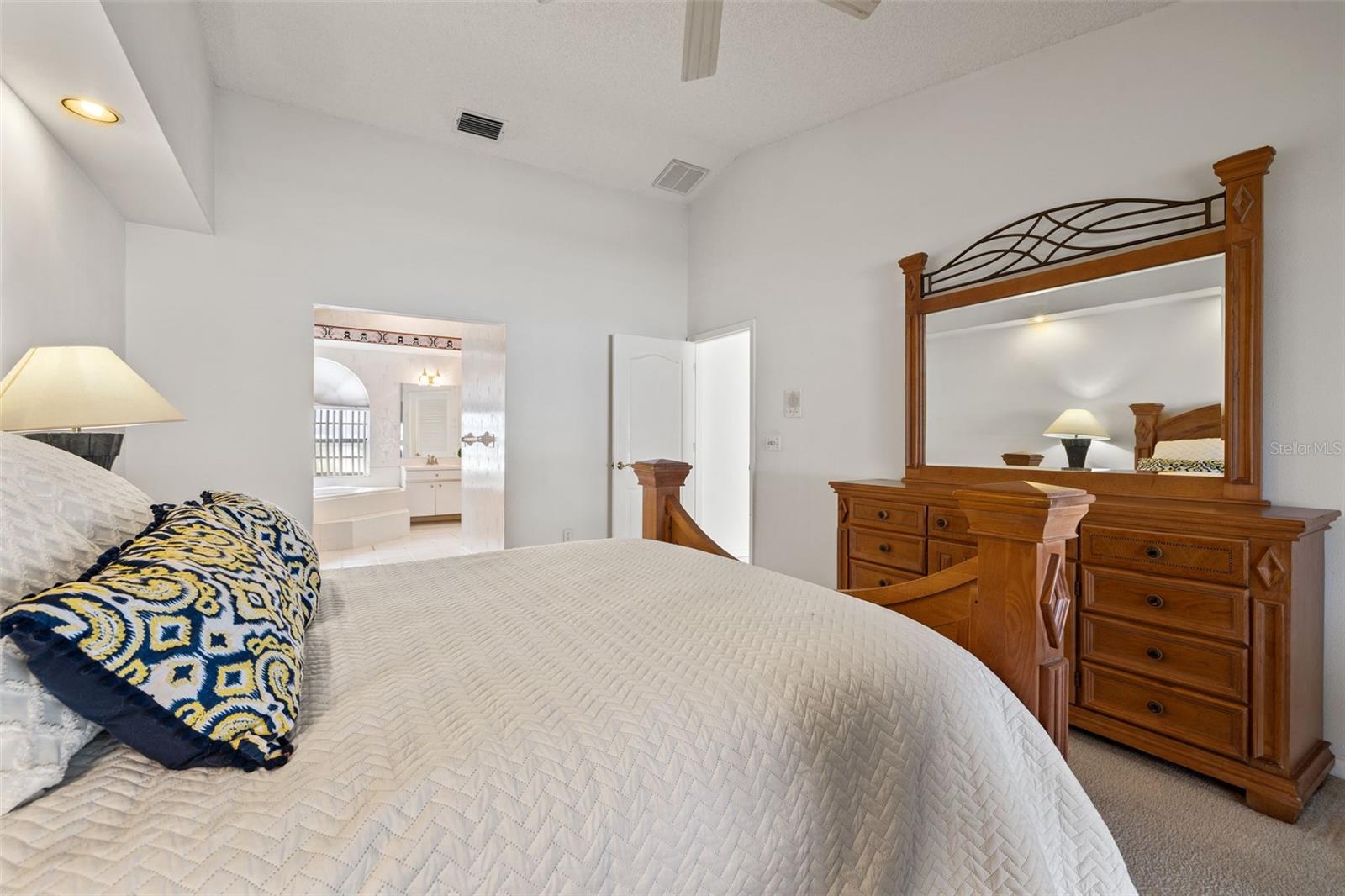 Image 19 of 40 For 2825 Resnik Circle E