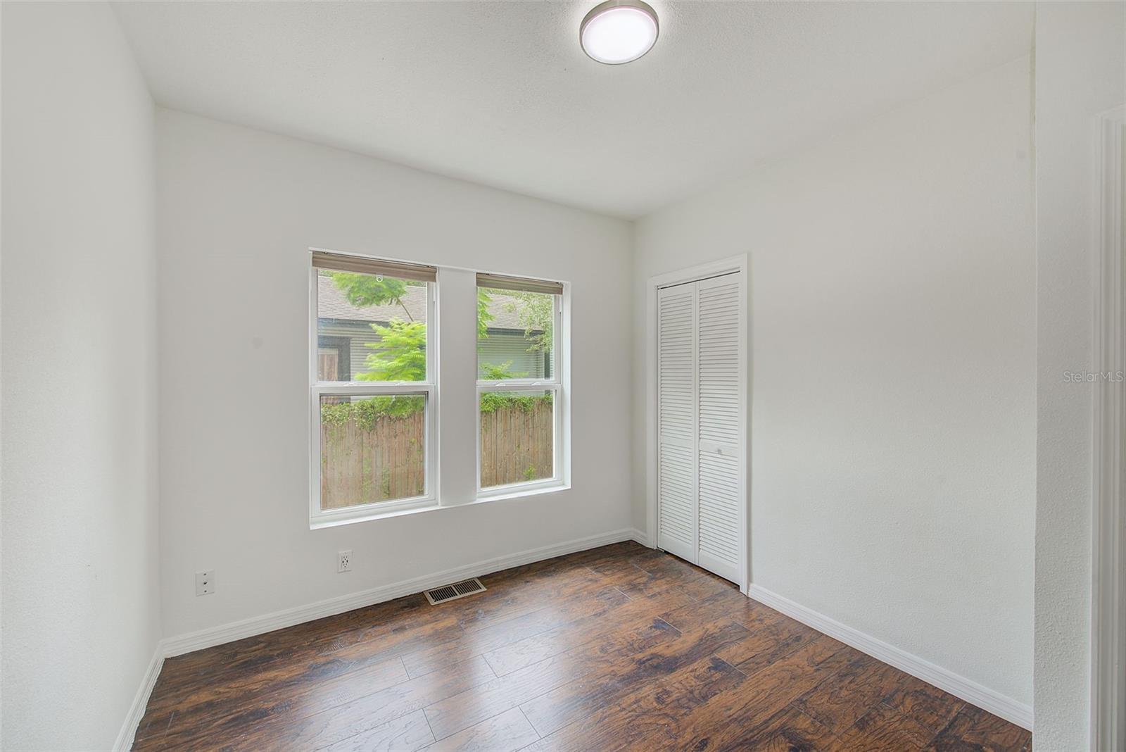 Image 14 of 38 For 809 Baker Street