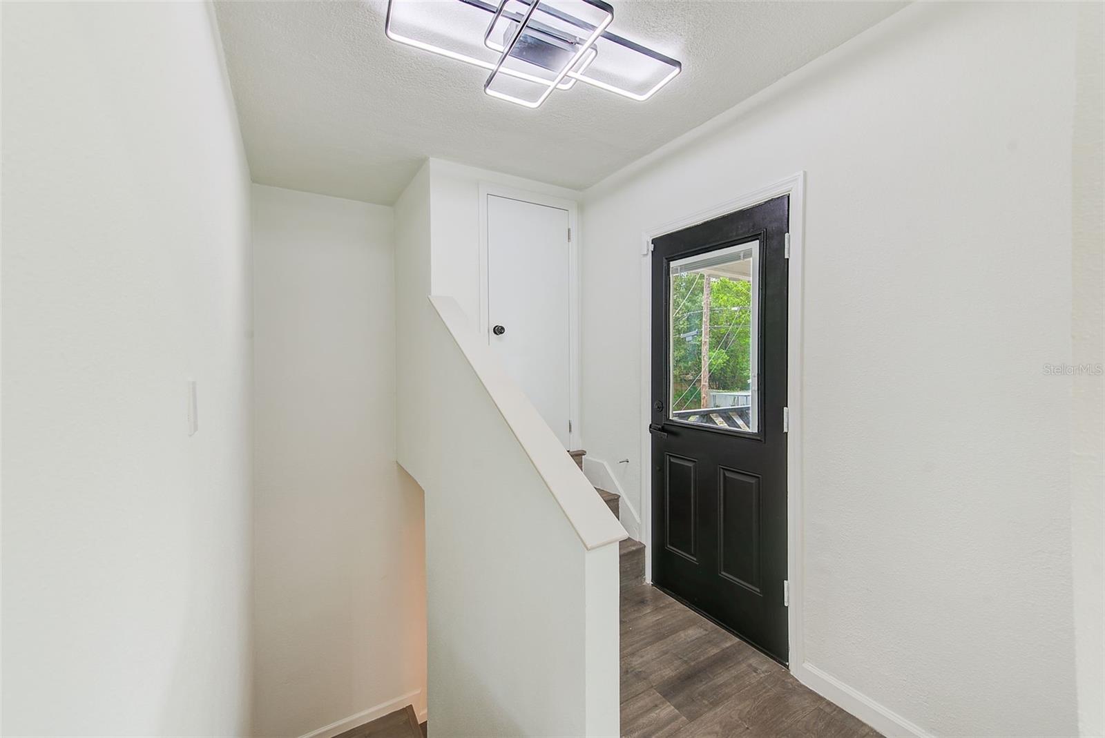 Image 18 of 38 For 809 Baker Street