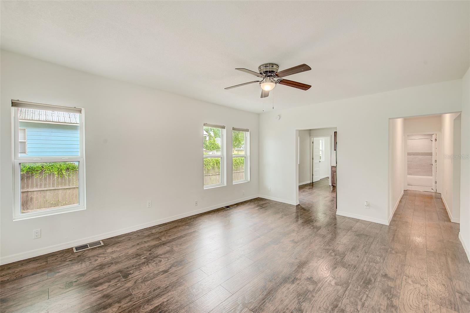 Image 6 of 38 For 809 Baker Street