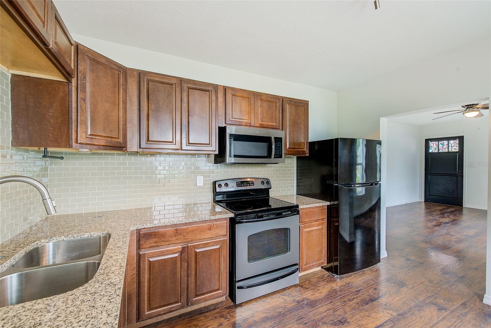 Image 9 of 38 For 809 Baker Street