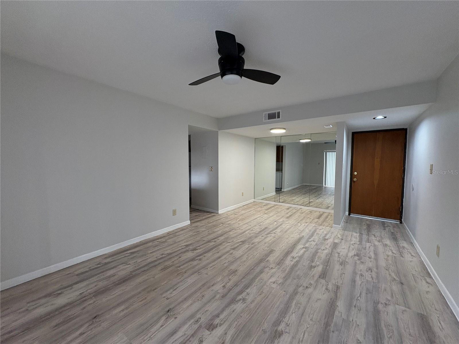 Image 10 of 23 For 2583 Countryside Boulevard 3103