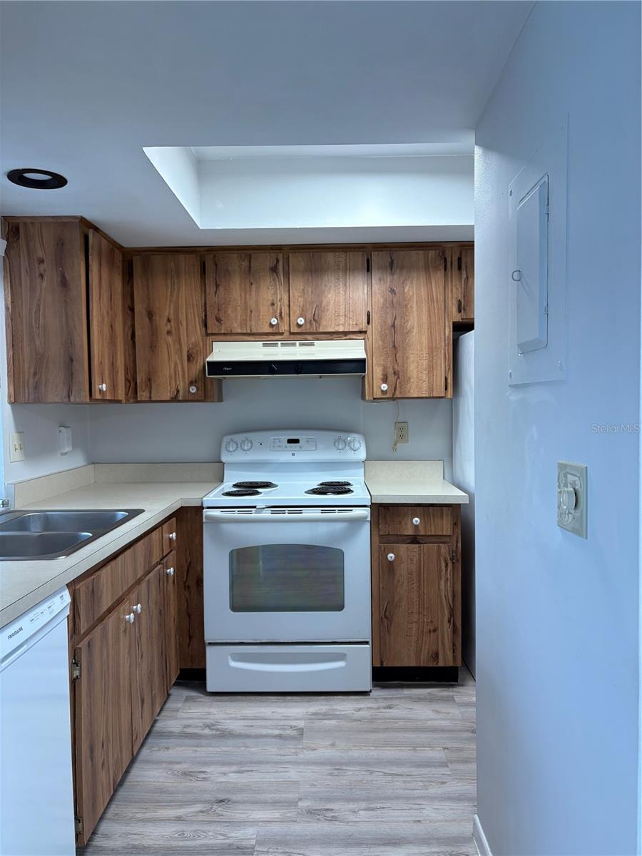Image 11 of 23 For 2583 Countryside Boulevard 3103