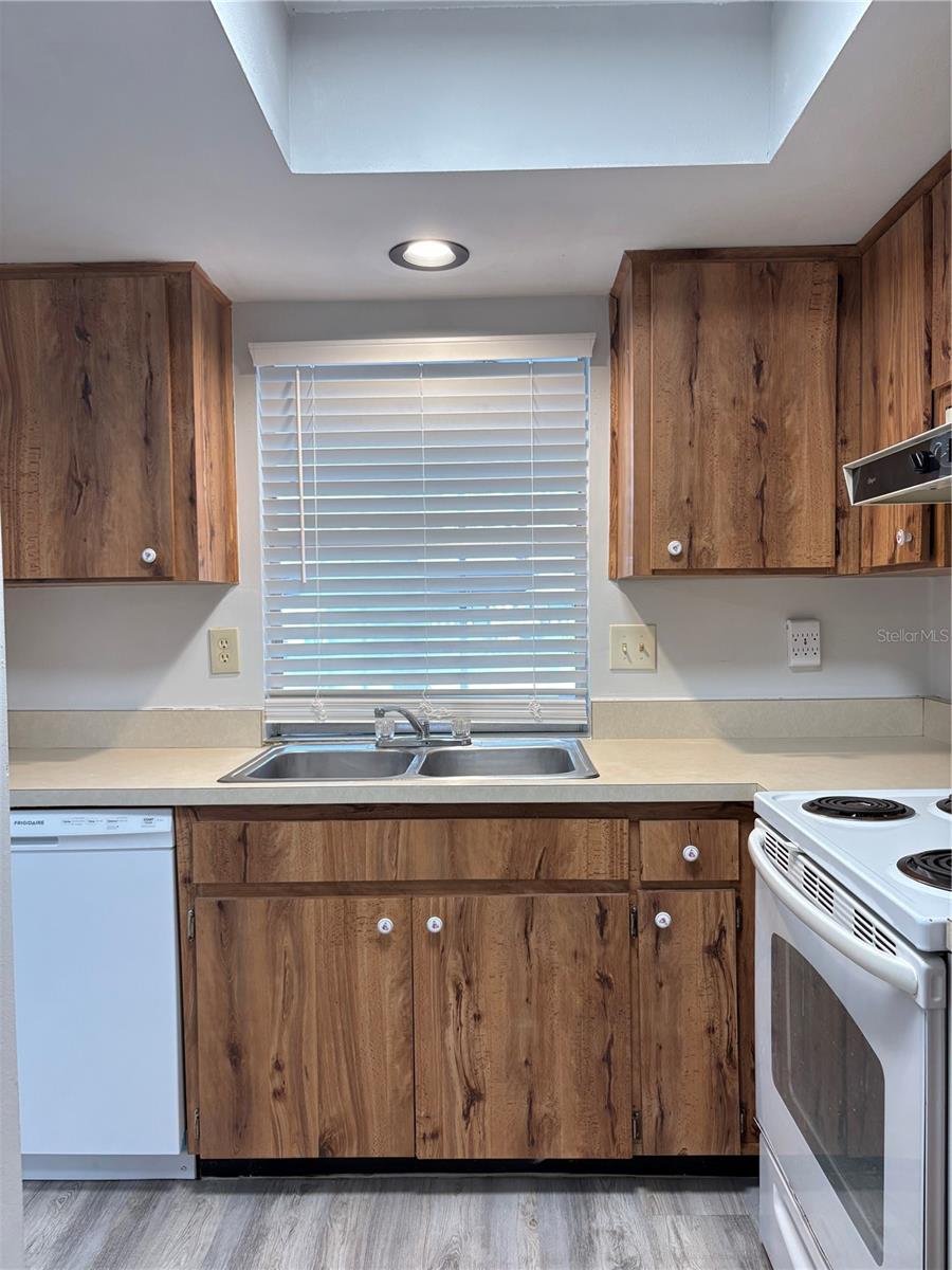 Image 13 of 23 For 2583 Countryside Boulevard 3103