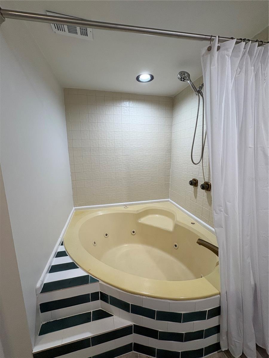 Image 20 of 23 For 2583 Countryside Boulevard 3103