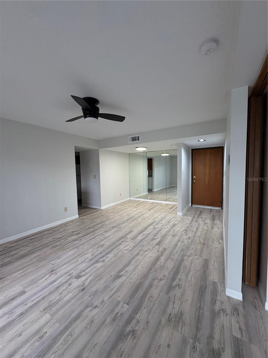 Image 4 of 23 For 2583 Countryside Boulevard 3103