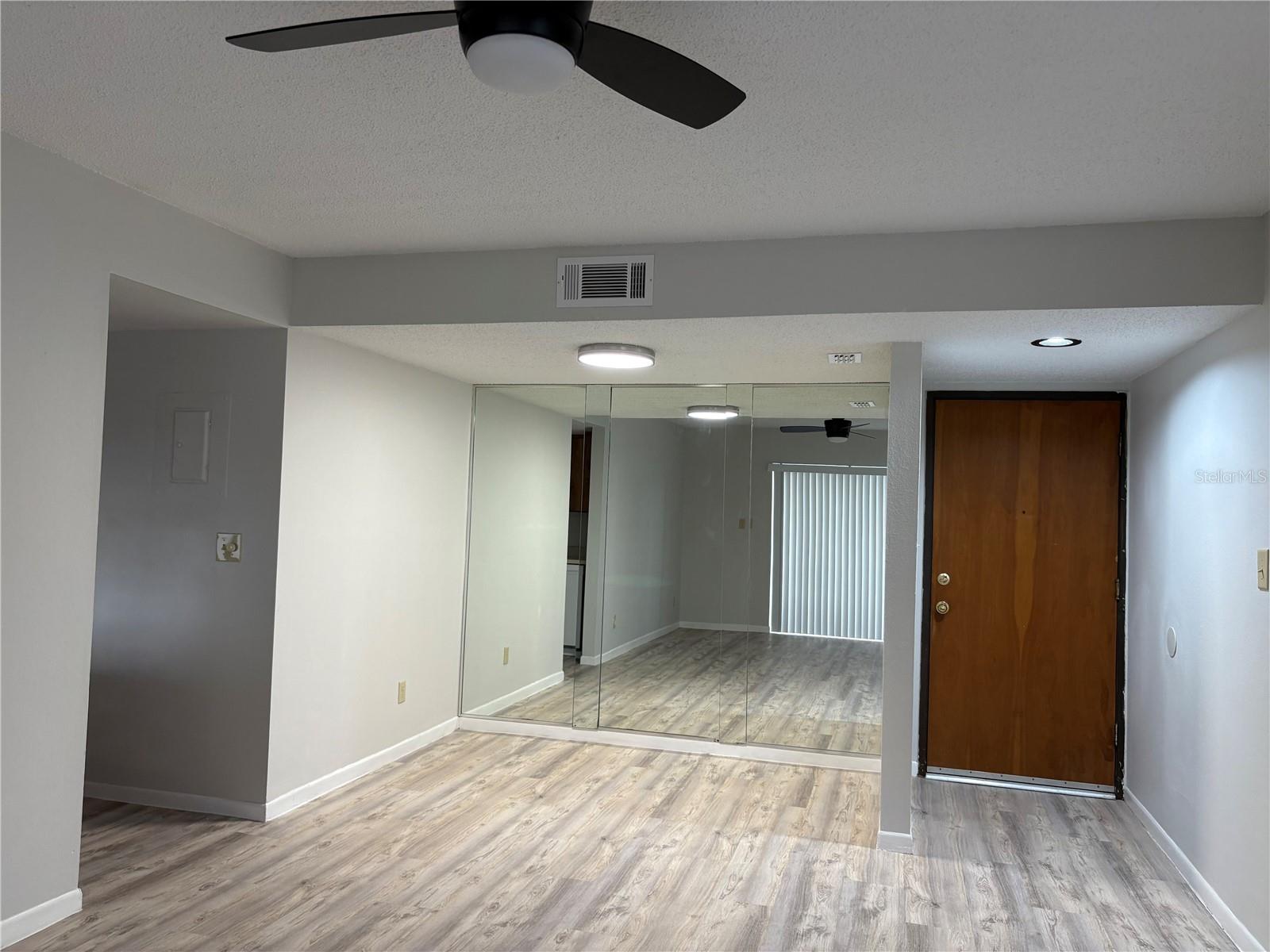 Image 5 of 23 For 2583 Countryside Boulevard 3103