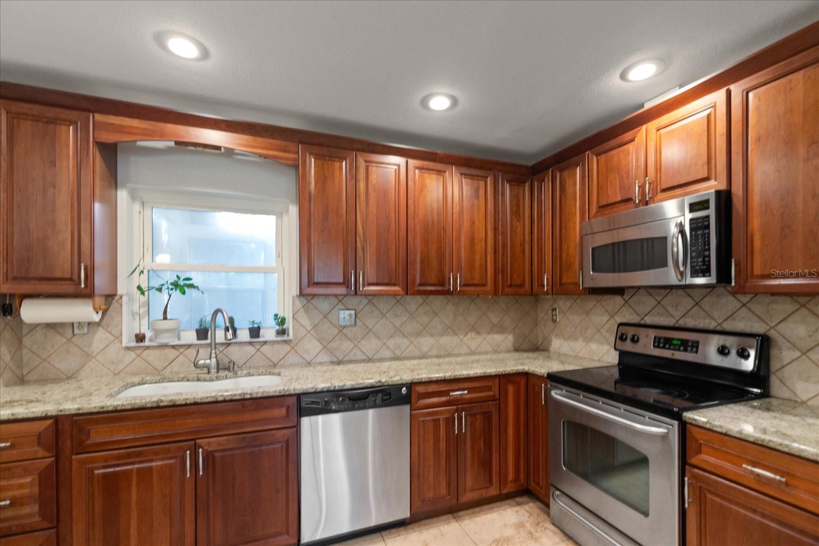 Image 12 of 31 For 655 42nd Avenue N