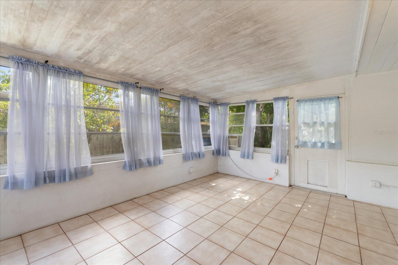 Image 22 of 31 For 655 42nd Avenue N